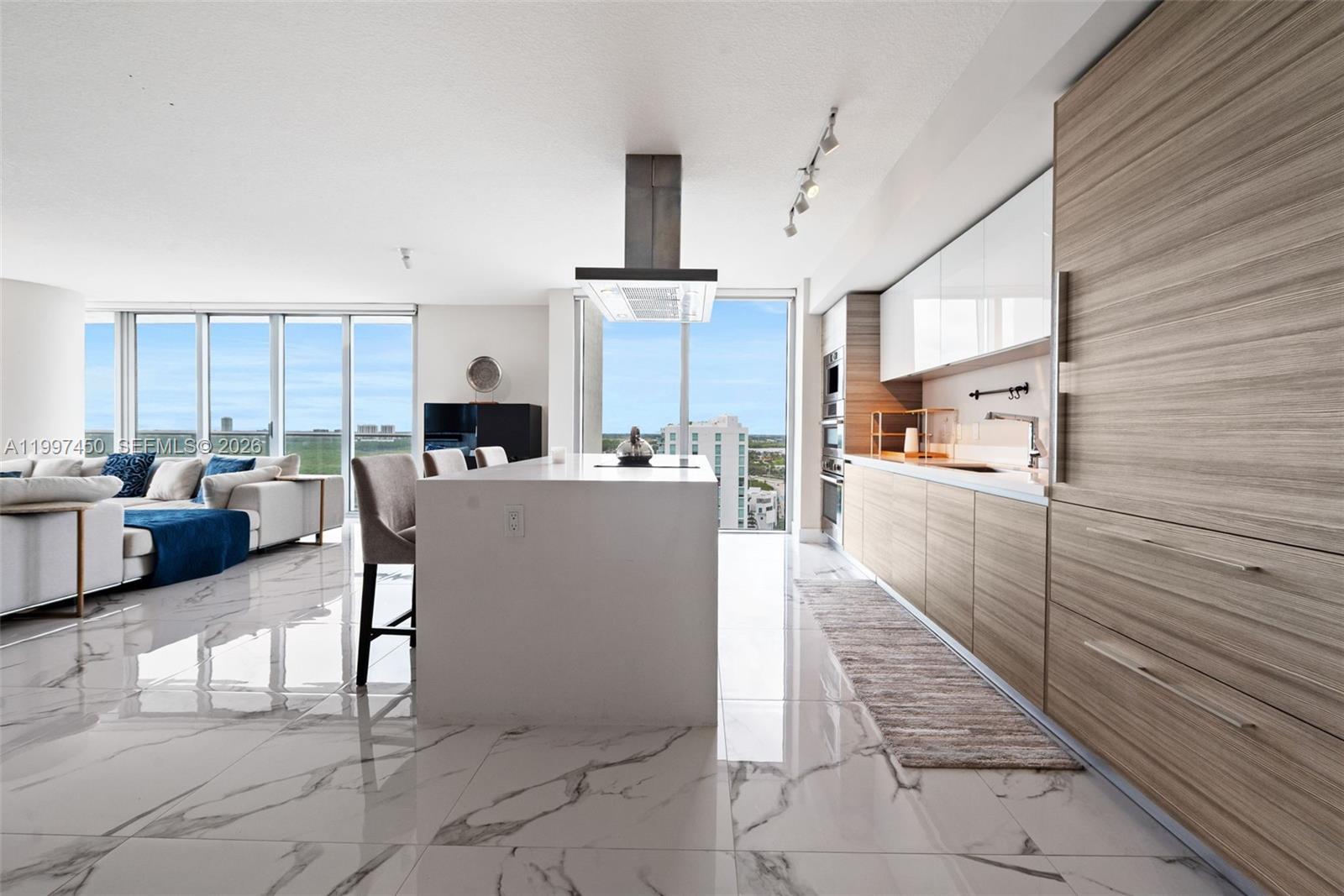 5-2102 3 / 4 1892 sq. ft. $ 2026-04-08 0 Photo