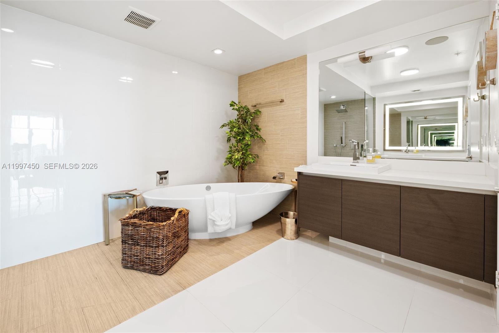 5-2102 3 / 4 1892 sq. ft. $ 2026-04-08 0 Photo