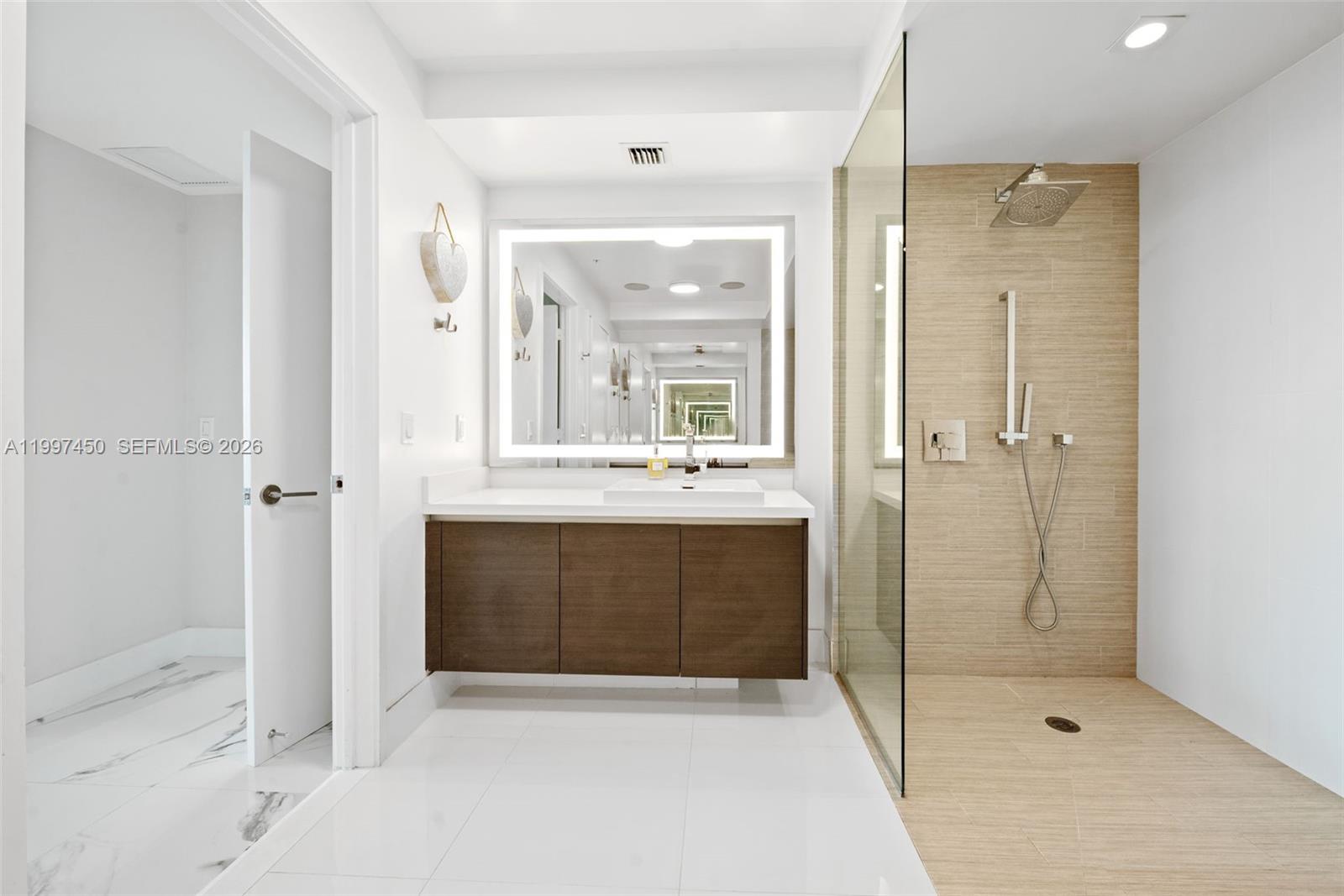 5-2102 3 / 4 1892 sq. ft. $ 2026-04-08 0 Photo