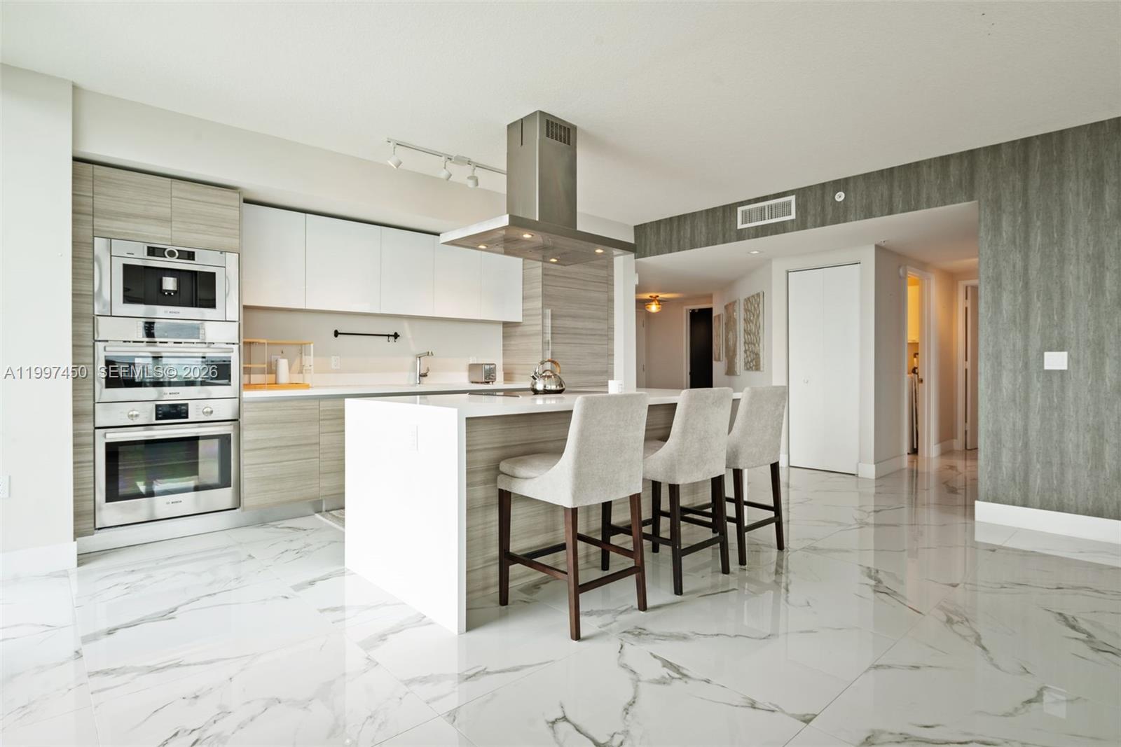 5-2102 3 / 4 1892 sq. ft. $ 2026-04-08 0 Photo