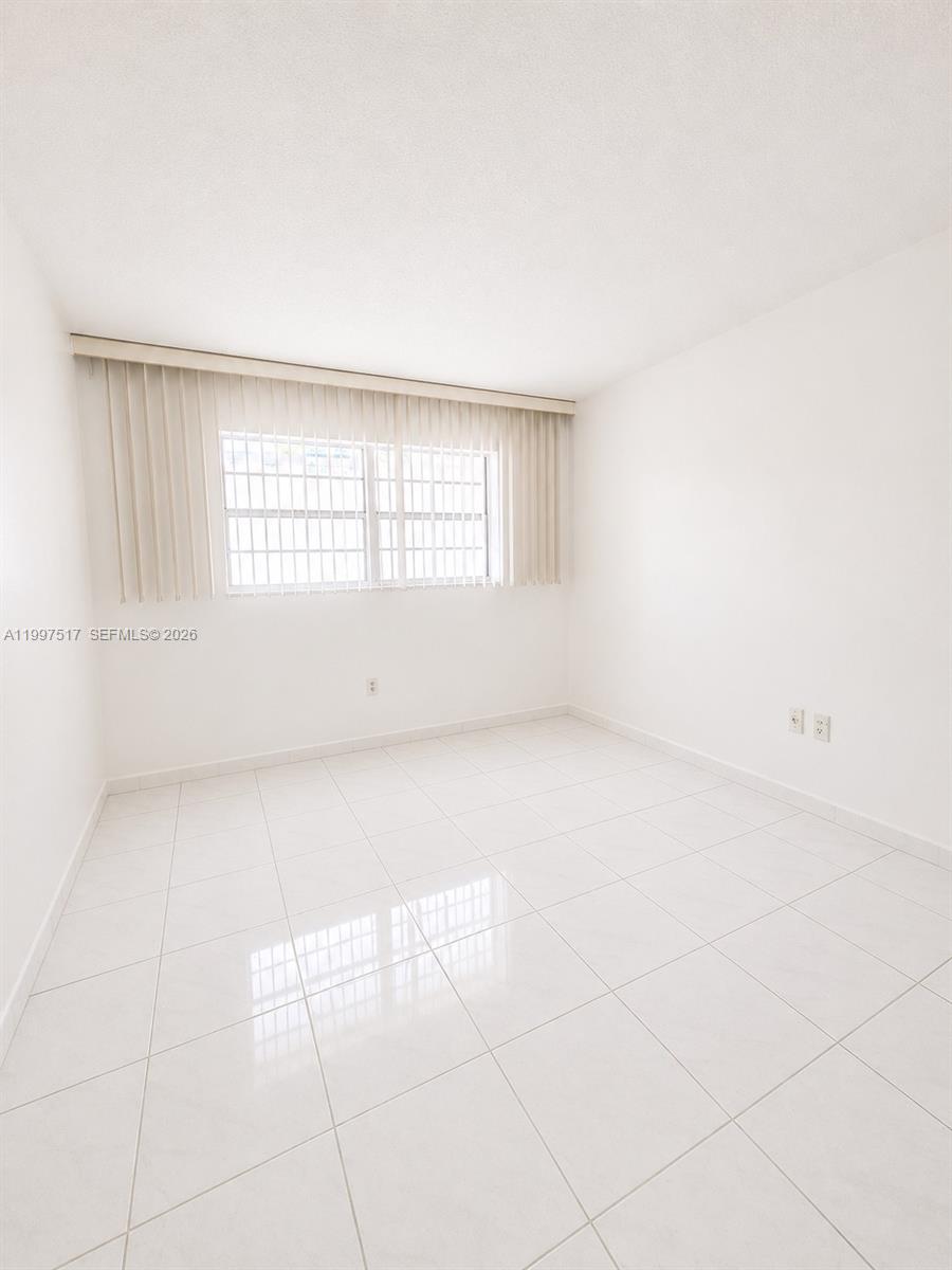 See details 300 2 / 2 1315 sq. ft. $ 2026-04-08 0 Photo