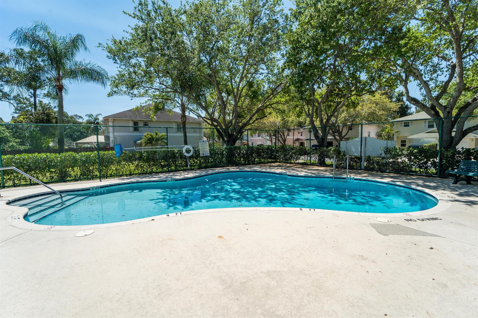 Ver detalles 162 3 / 1561 sq. ft. $ 2026-04-28 0 foto