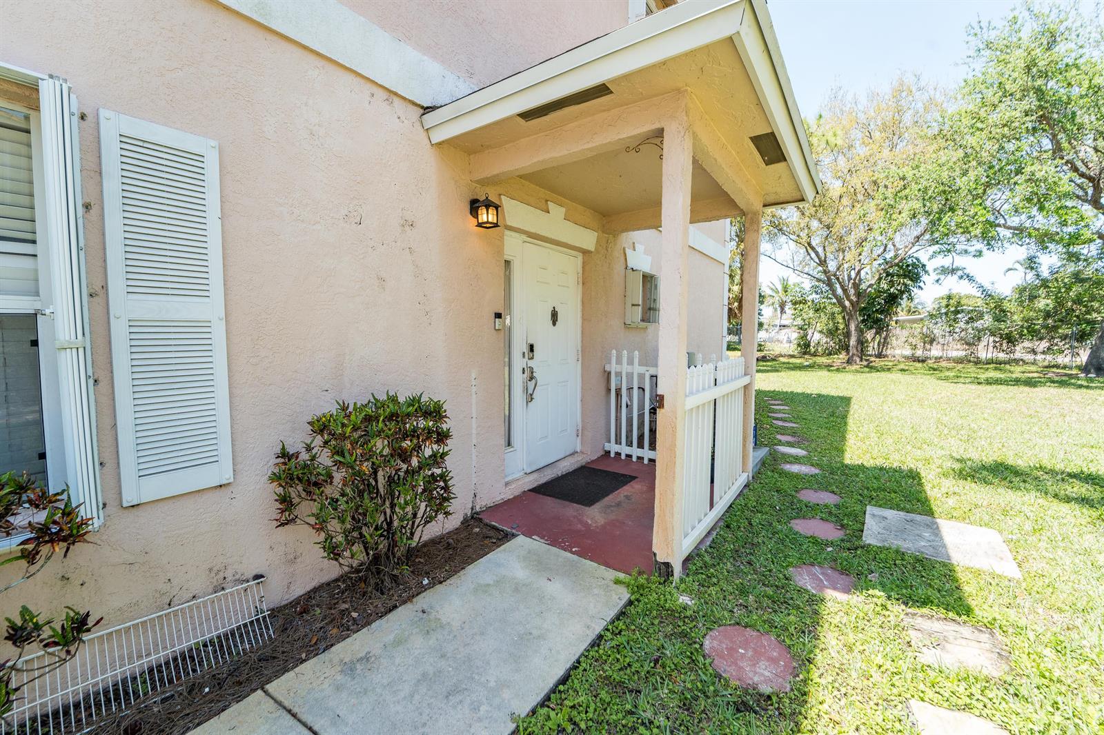 Ver detalles 162 3 / 1561 sq. ft. $ 2026-04-28 0 foto
