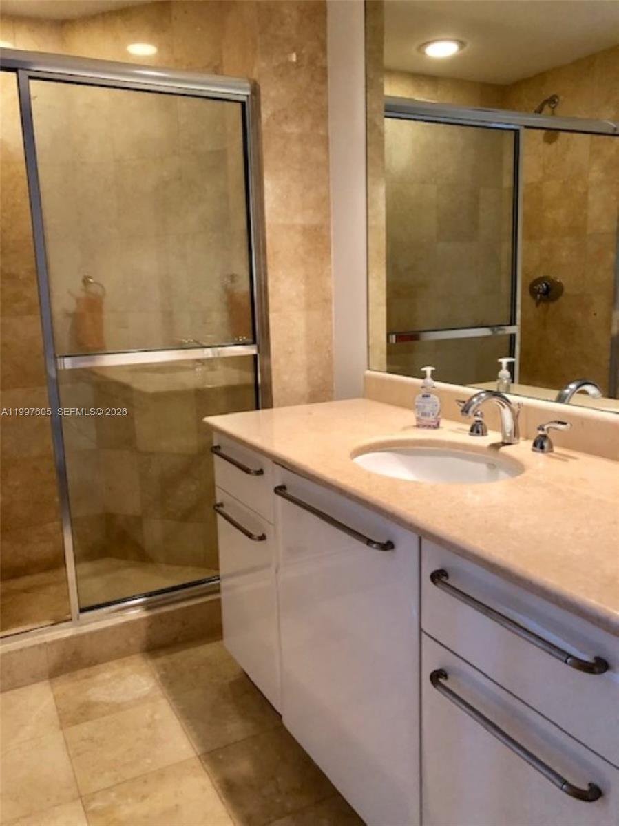 Photo of 3101 Ocean Dr  #2406, Hollywood, Florida, 33019 - Third bathroon