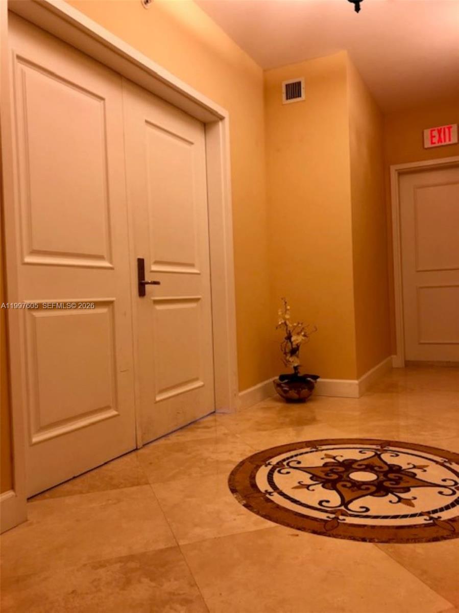 Photo of 3101 Ocean Dr  #2406, Hollywood, Florida, 33019 - Foyer