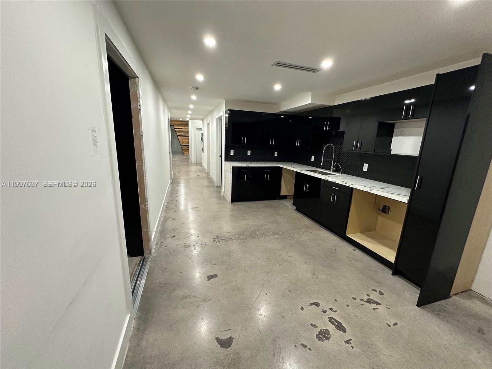   /   sq. ft. $ 2026-04-08 0 Photo