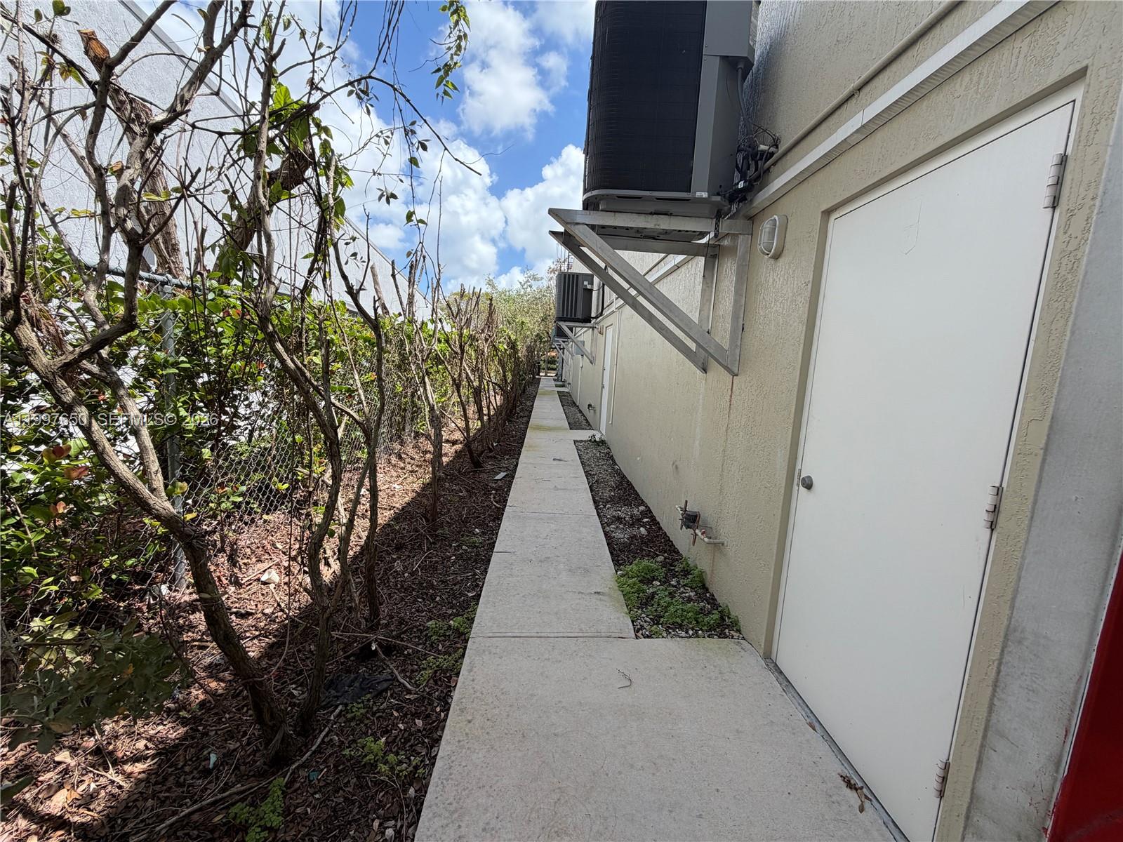 14911  /   sq. ft. $ 2026-04-08 0 Photo