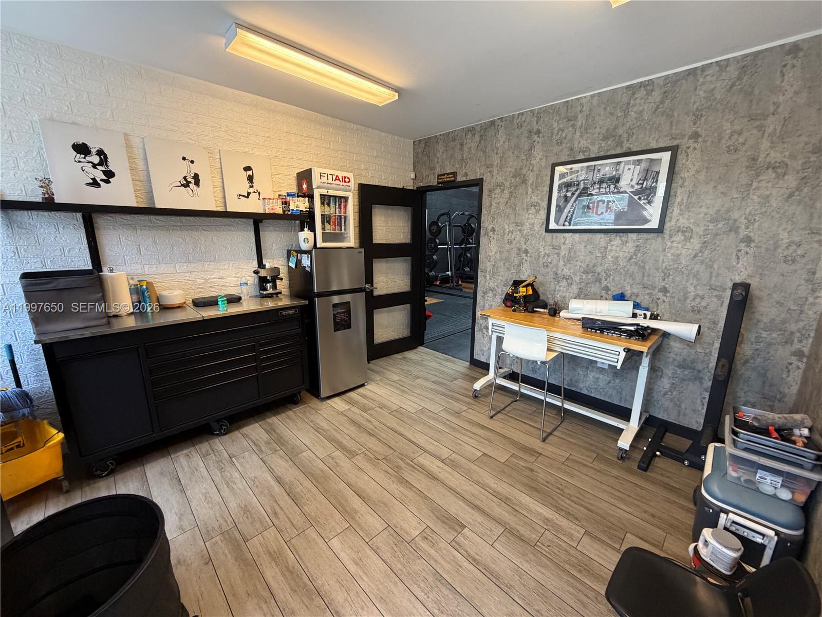 14911  /   sq. ft. $ 2026-04-08 0 Photo