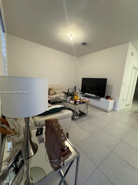 23012 3 / 3 1827 sq. ft. $ 2026-04-09 0 Photo