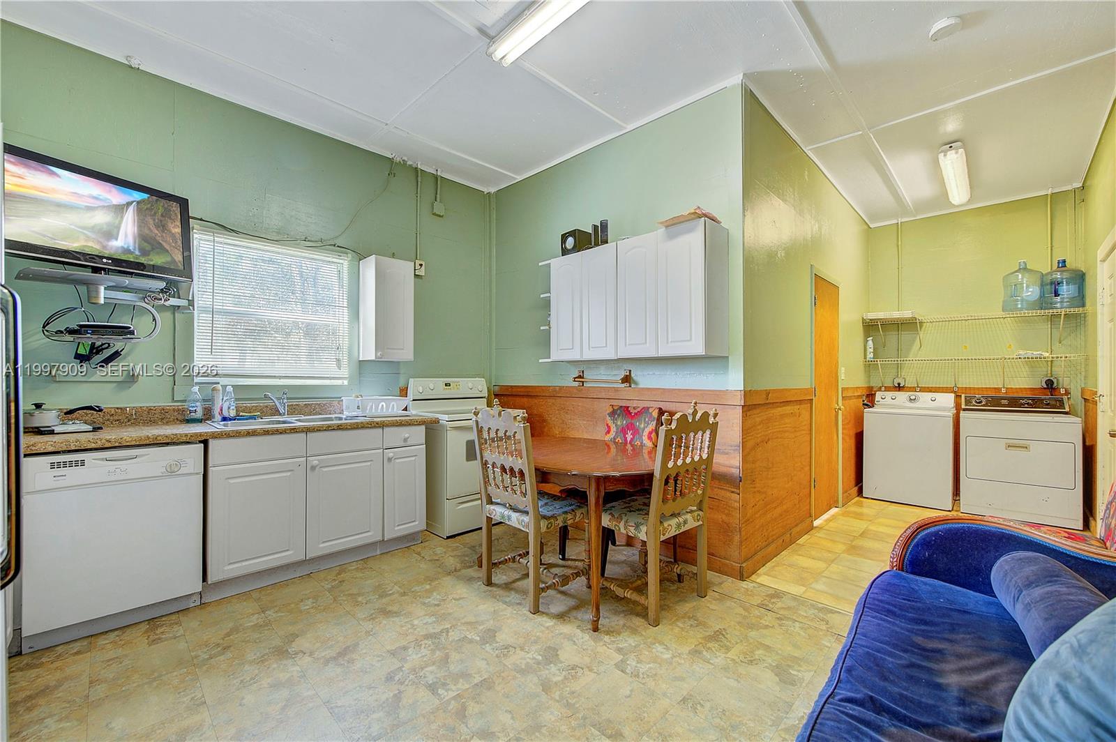   /   sq. ft. $ 2026-05-04 0 foto