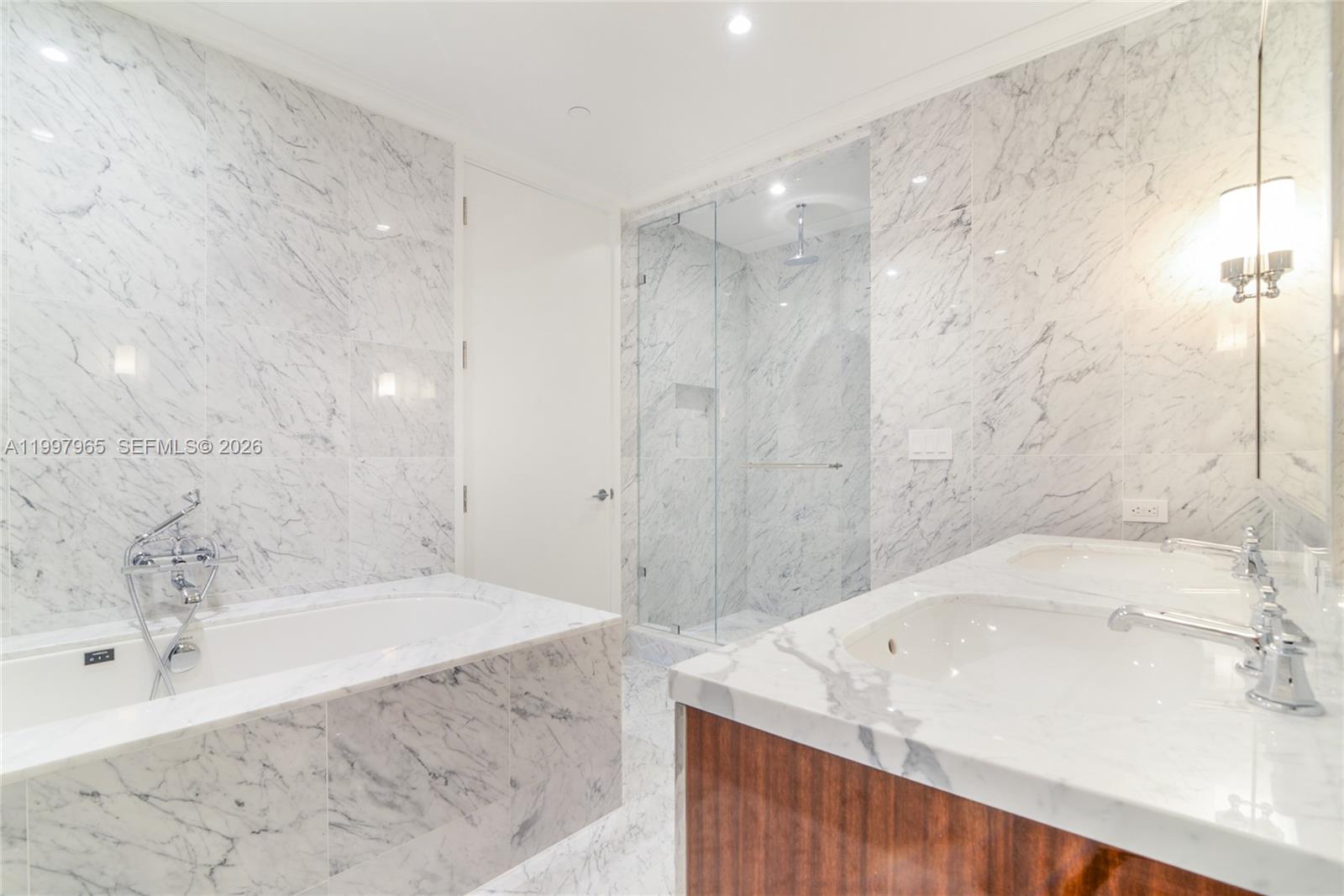 2302 3 / 4 2137 кв.футов $ 2026-04-09 0 Фото