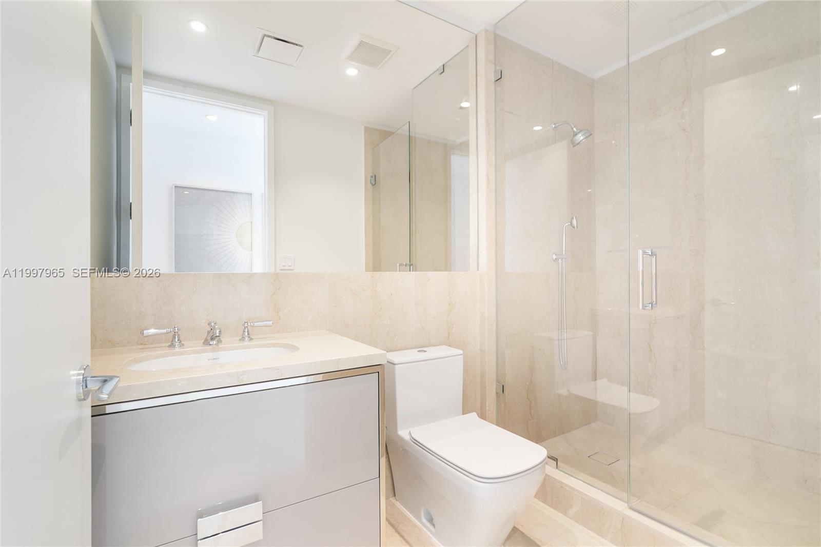 2302 3 / 4 2137 кв.футов $ 2026-04-09 0 Фото