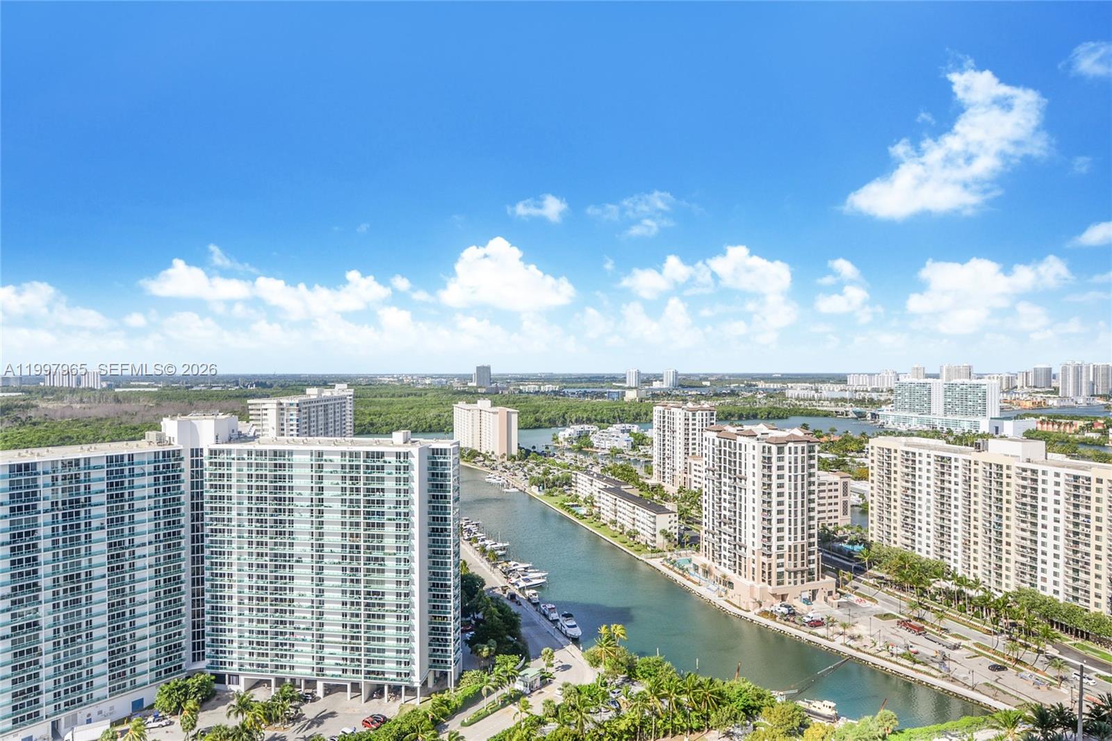 2302 3 / 4 2137 кв.футов $ 2026-04-09 0 Фото