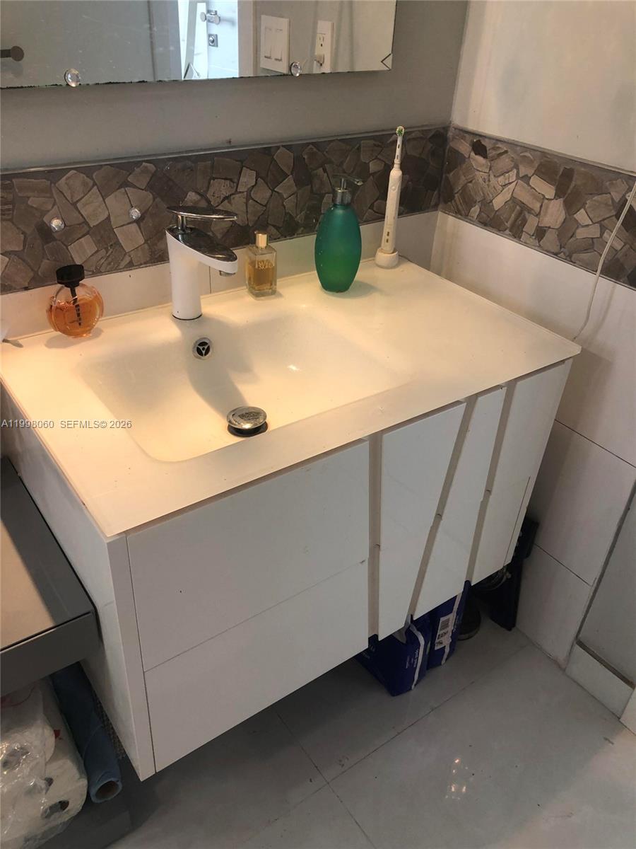 Photo of 2101 Ocean Dr  #1505, Hollywood, Florida, 33019 - 