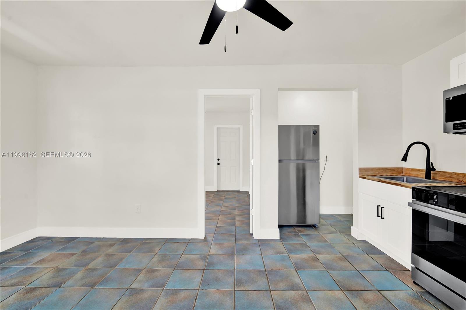   /  978 sq. ft. $ 2026-04-30 0 Photo