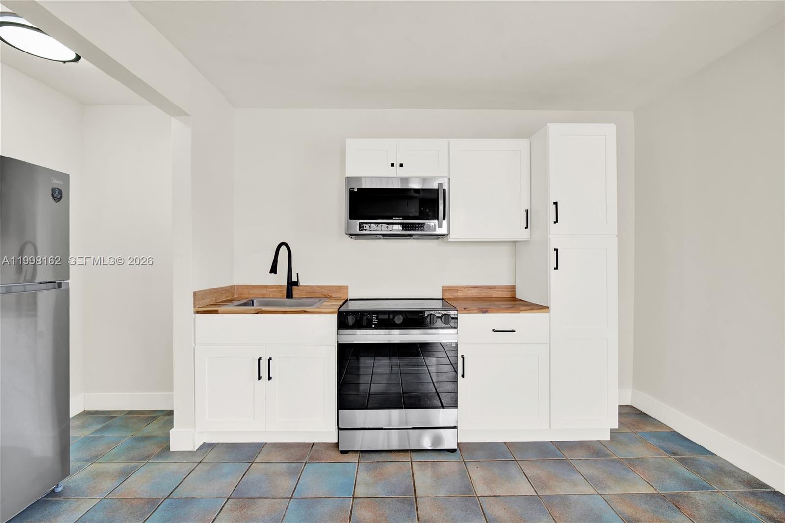   /  978 sq. ft. $ 2026-04-30 0 Photo