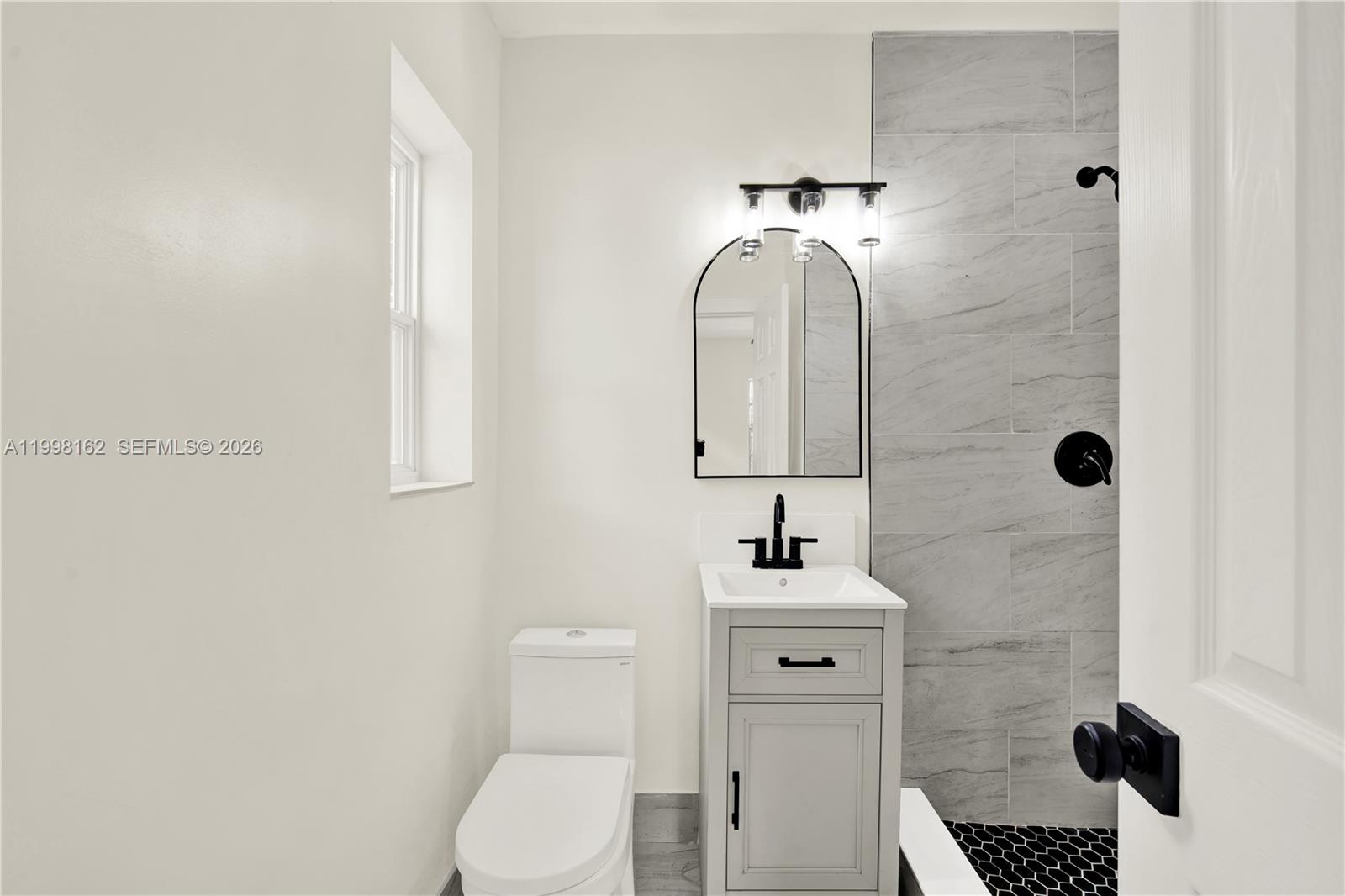   /  978 sq. ft. $ 2026-04-30 0 Photo