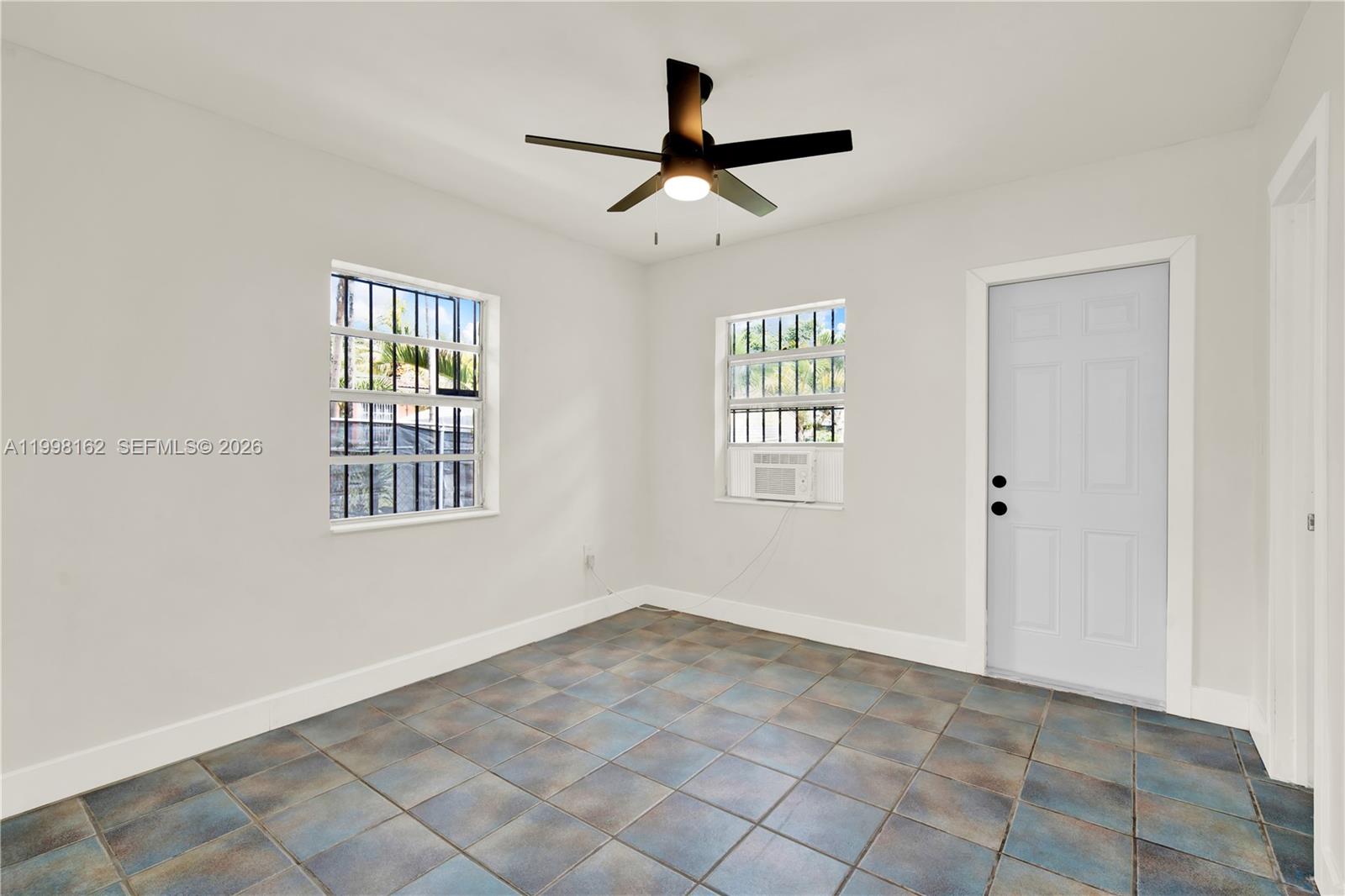   /  978 sq. ft. $ 2026-04-30 0 Photo