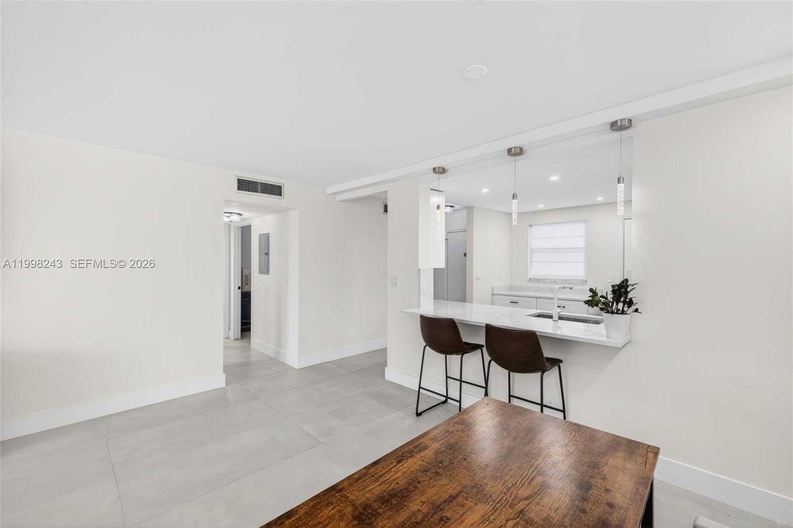 Photo of 420 12th Ave #202, Hallandale Beach, Florida, 33009 -