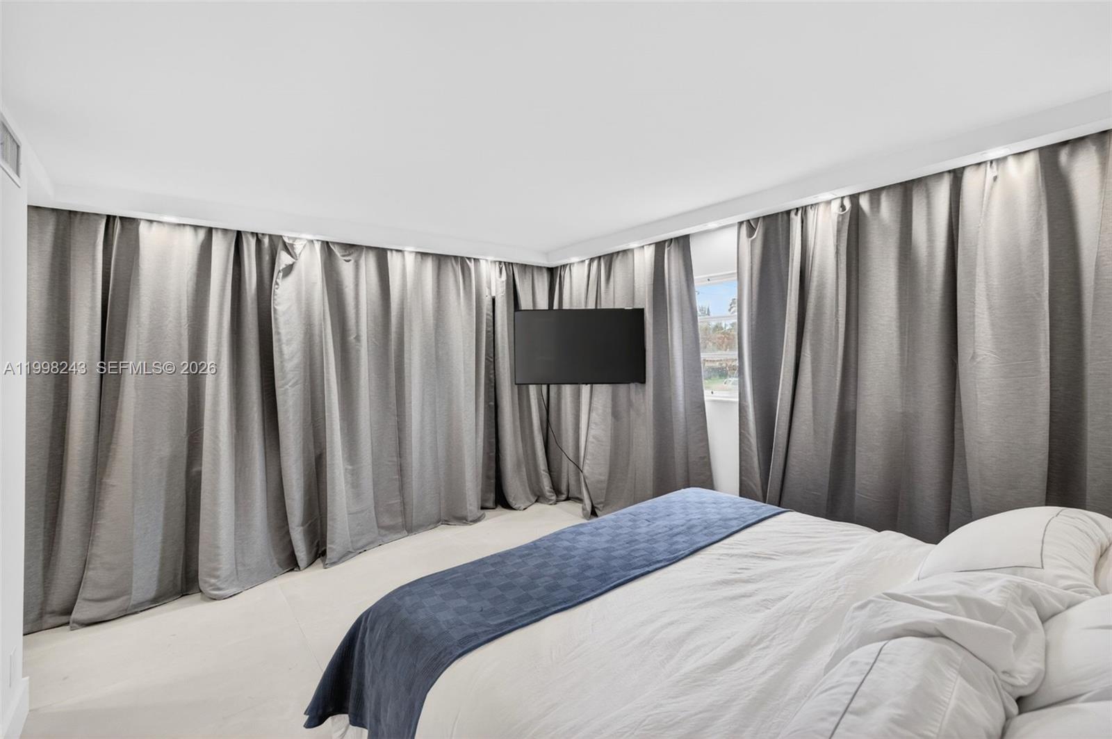 Photo of 420 12th Ave #202, Hallandale Beach, Florida, 33009 -