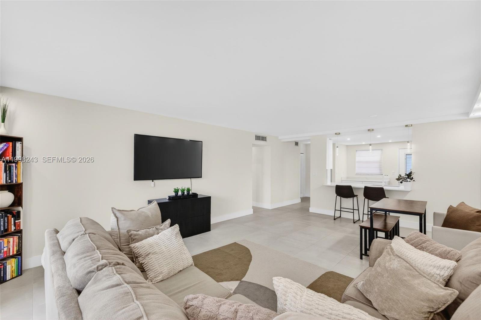 Photo of 420 12th Ave #202, Hallandale Beach, Florida, 33009 -