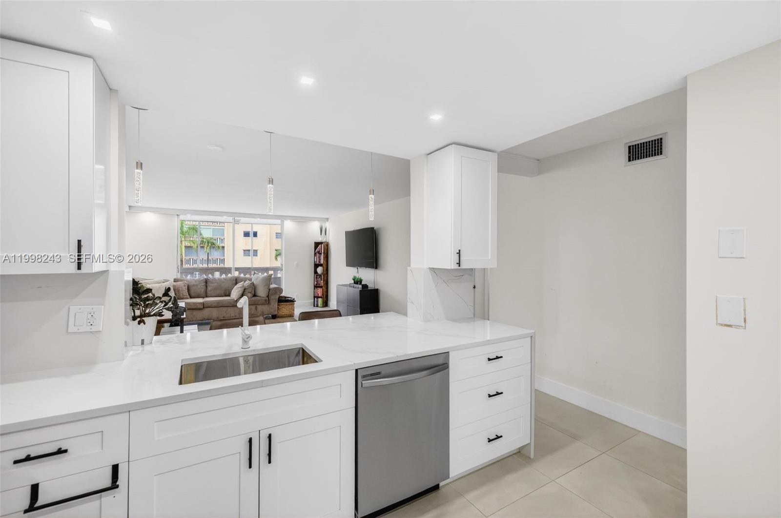 Photo of 420 12th Ave #202, Hallandale Beach, Florida, 33009 -