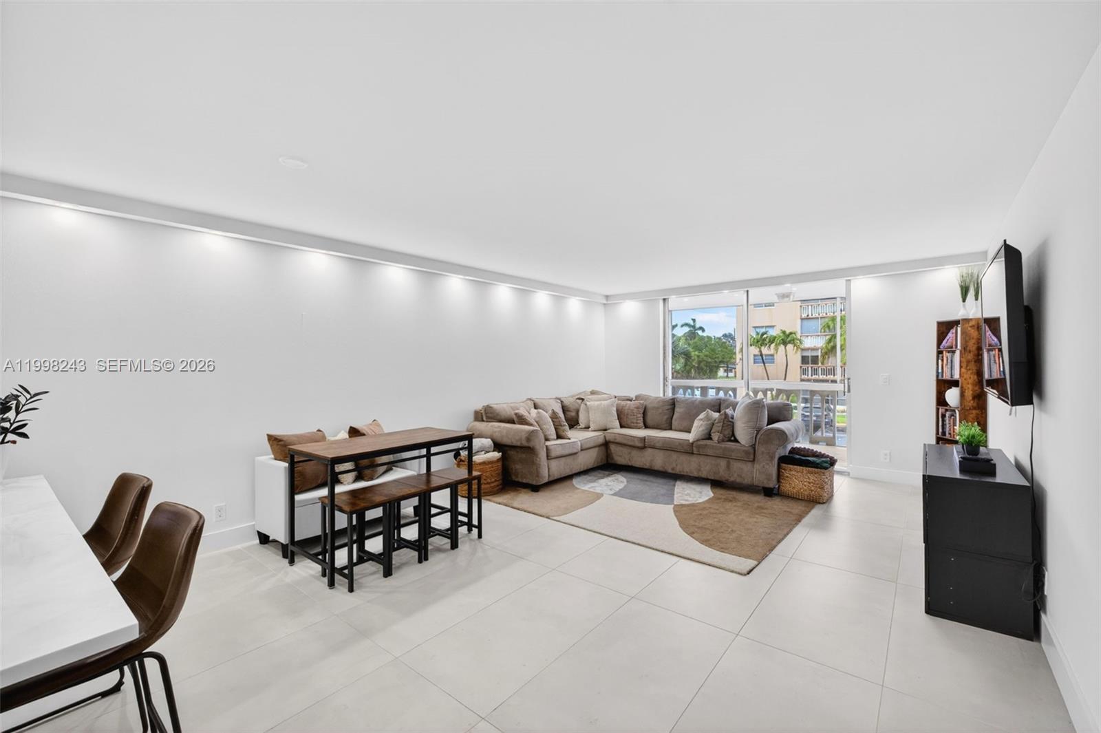 Photo of 420 12th Ave #202, Hallandale Beach, Florida, 33009 -