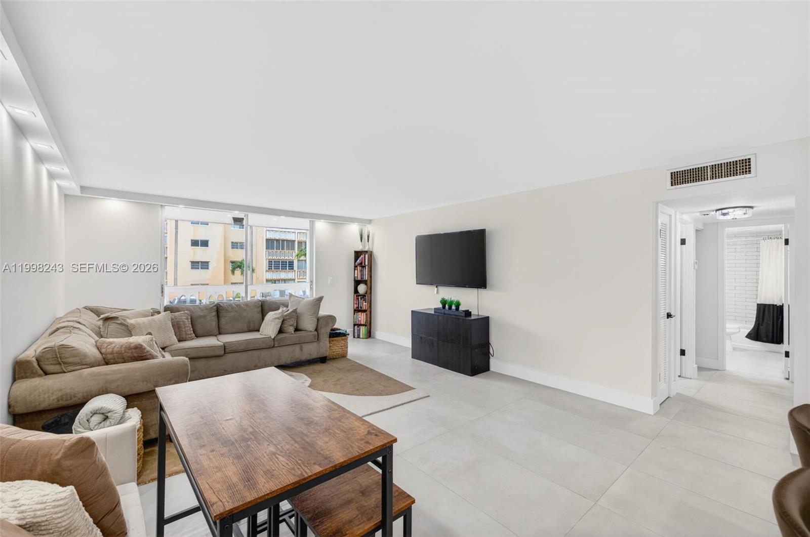 Photo of 420 12th Ave #202, Hallandale Beach, Florida, 33009 -