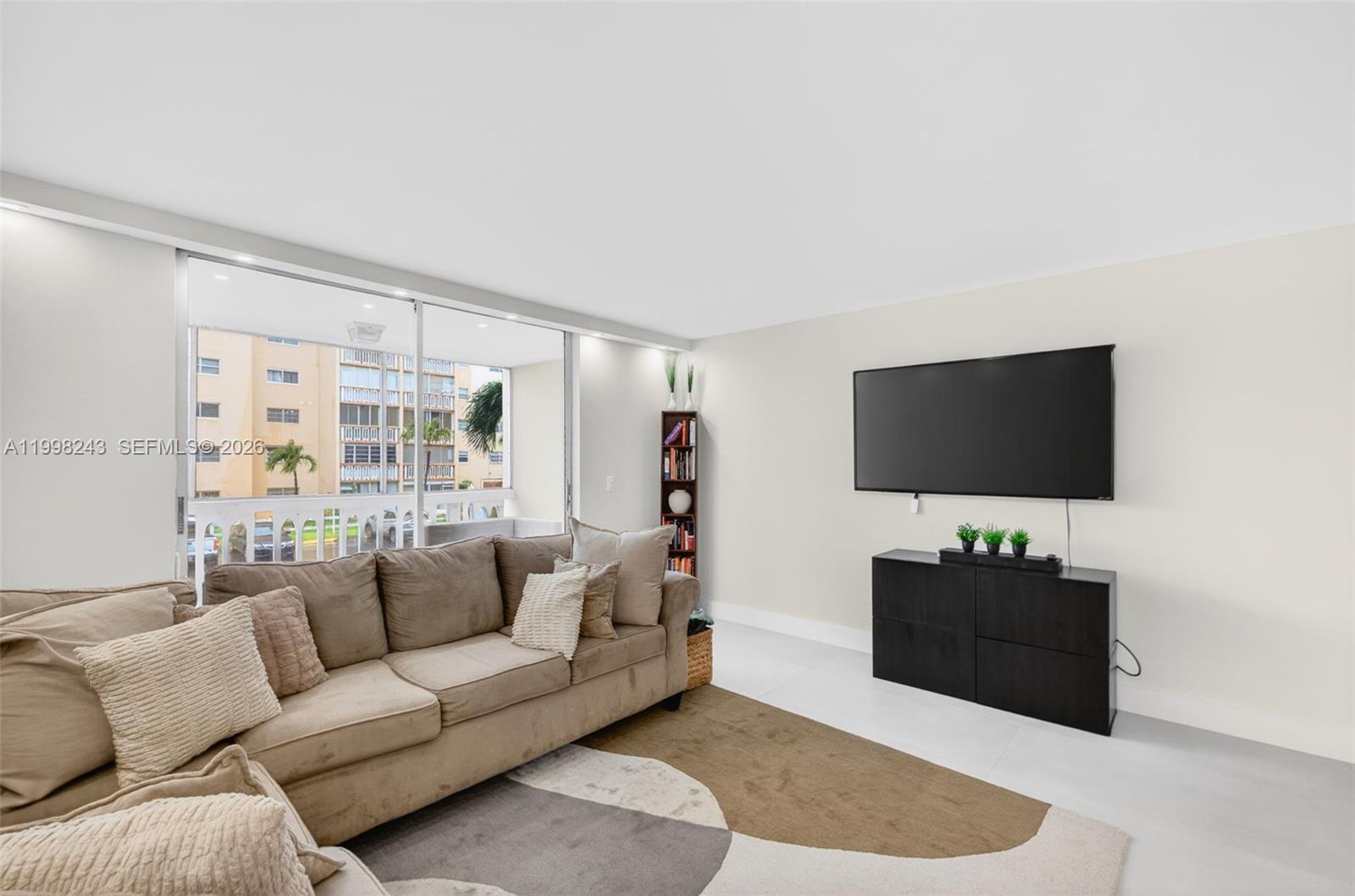 Photo of 420 12th Ave #202, Hallandale Beach, Florida, 33009 -