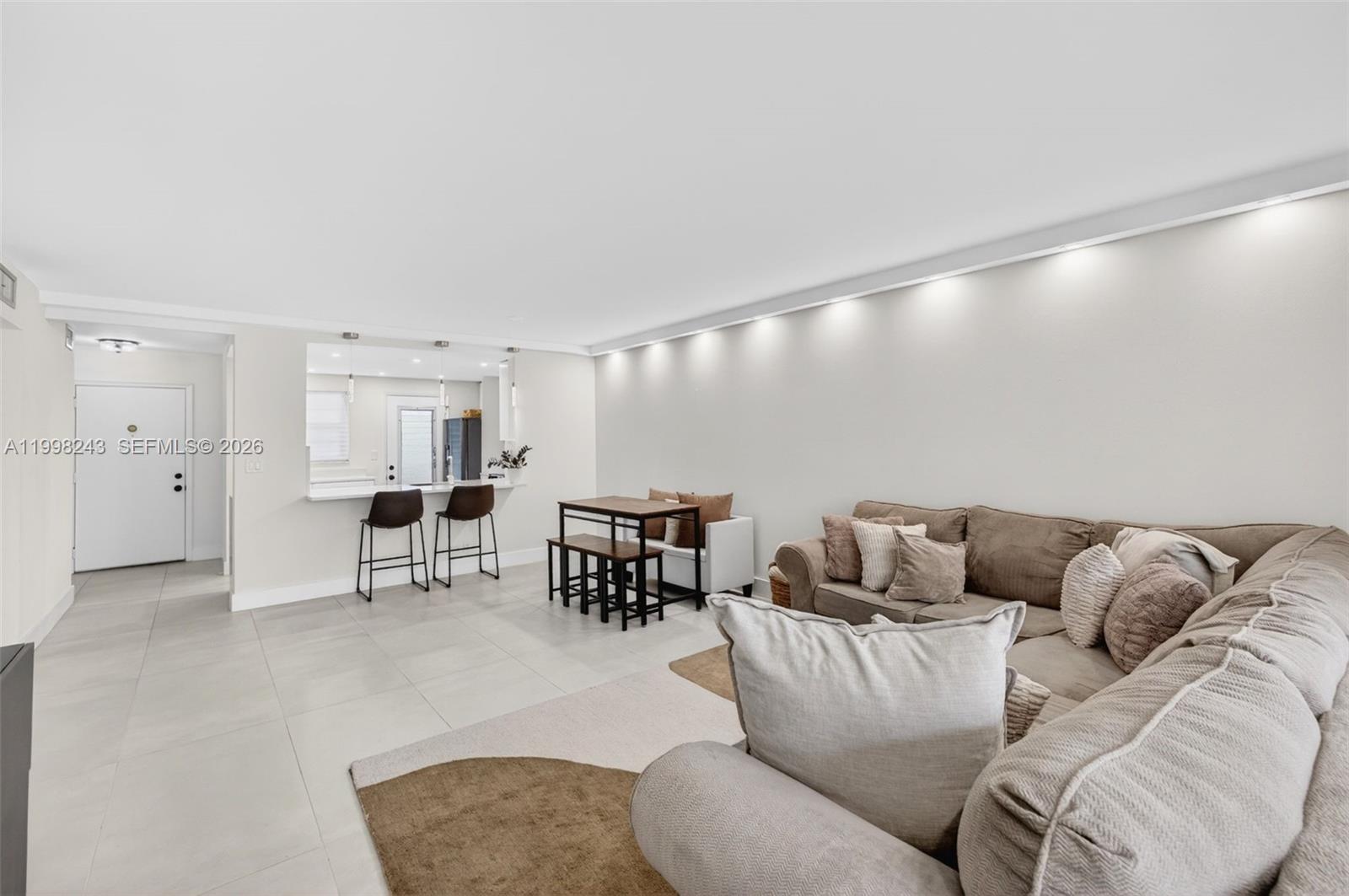 Photo of 420 12th Ave #202, Hallandale Beach, Florida, 33009 -