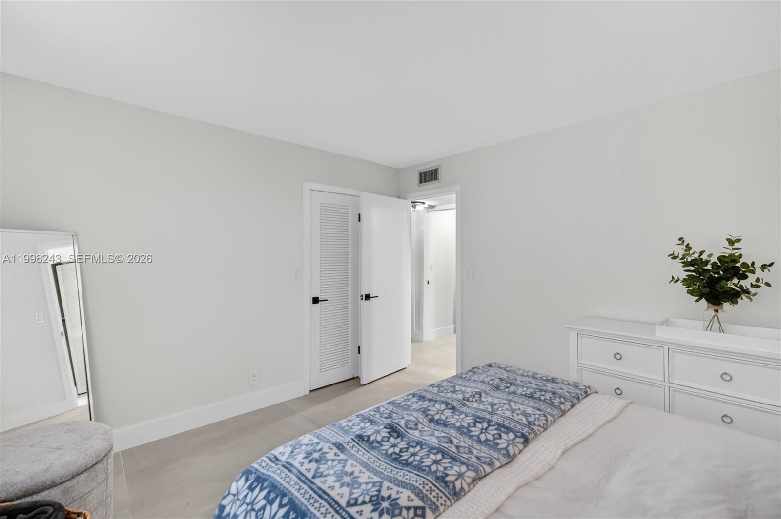 Photo of 420 12th Ave #202, Hallandale Beach, Florida, 33009 -