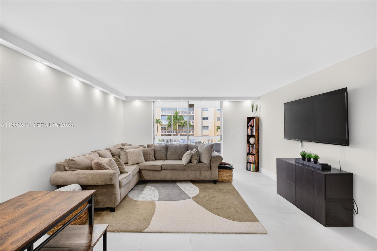 Photo of 420 12th Ave #202, Hallandale Beach, Florida, 33009 -