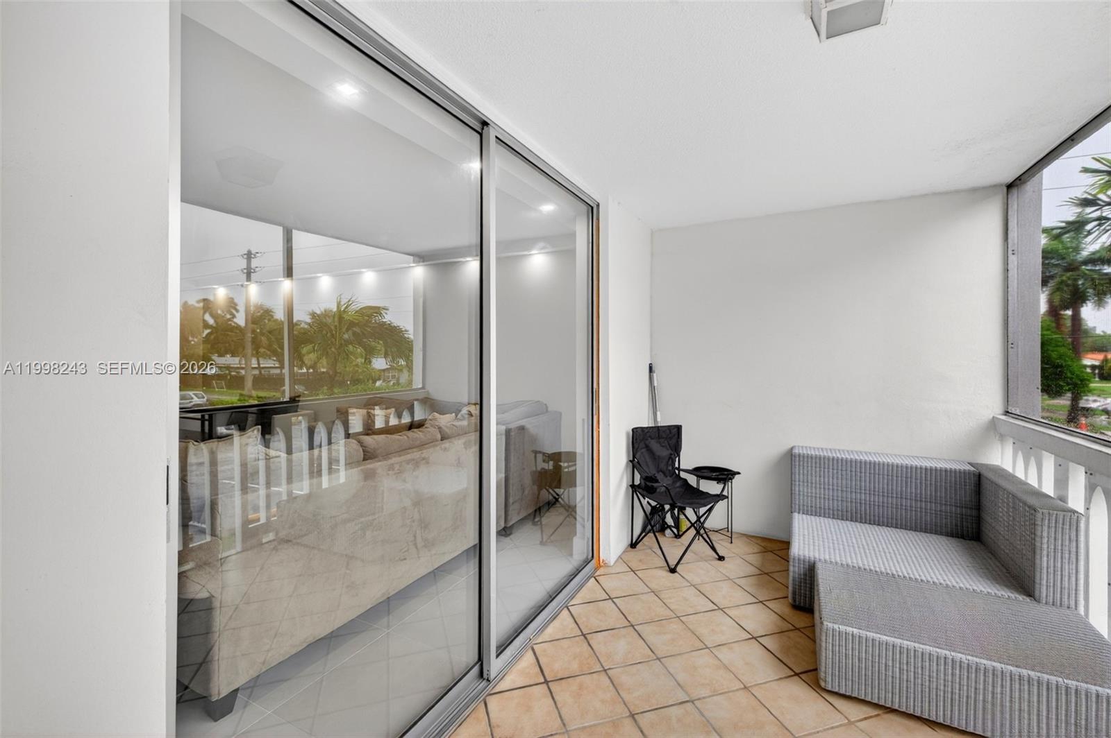 Photo of 420 12th Ave #202, Hallandale Beach, Florida, 33009 -