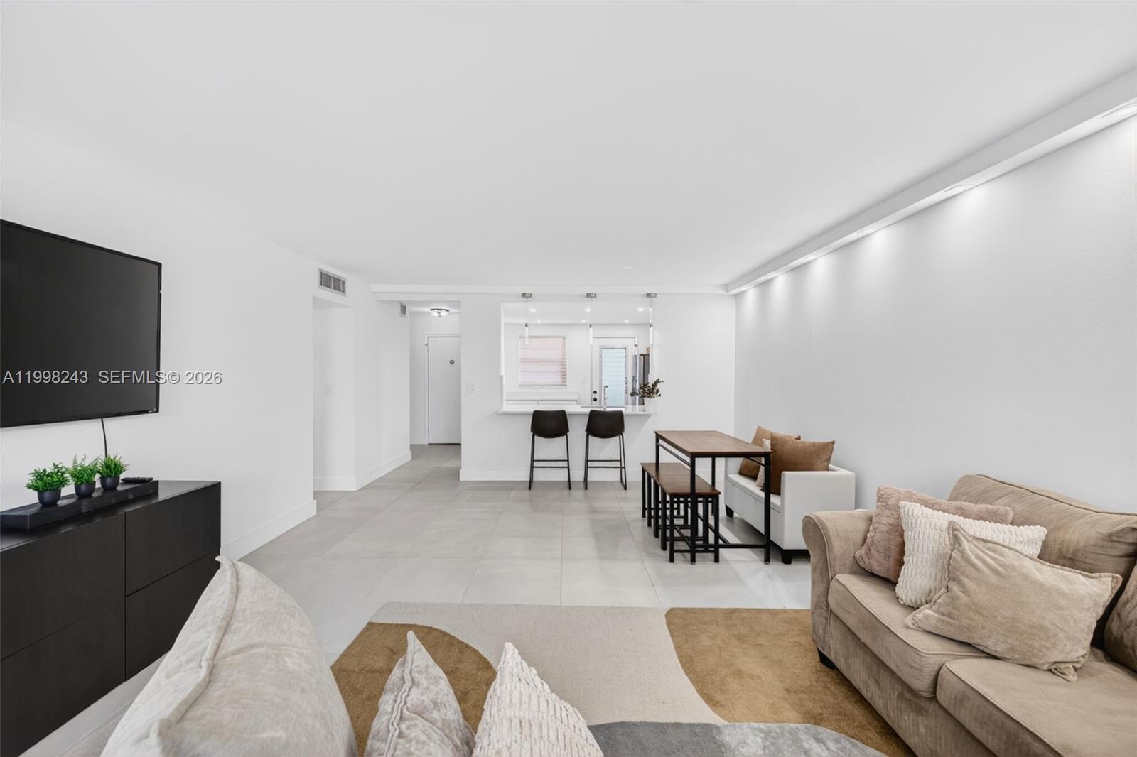 Photo of 420 12th Ave #202, Hallandale Beach, Florida, 33009 -