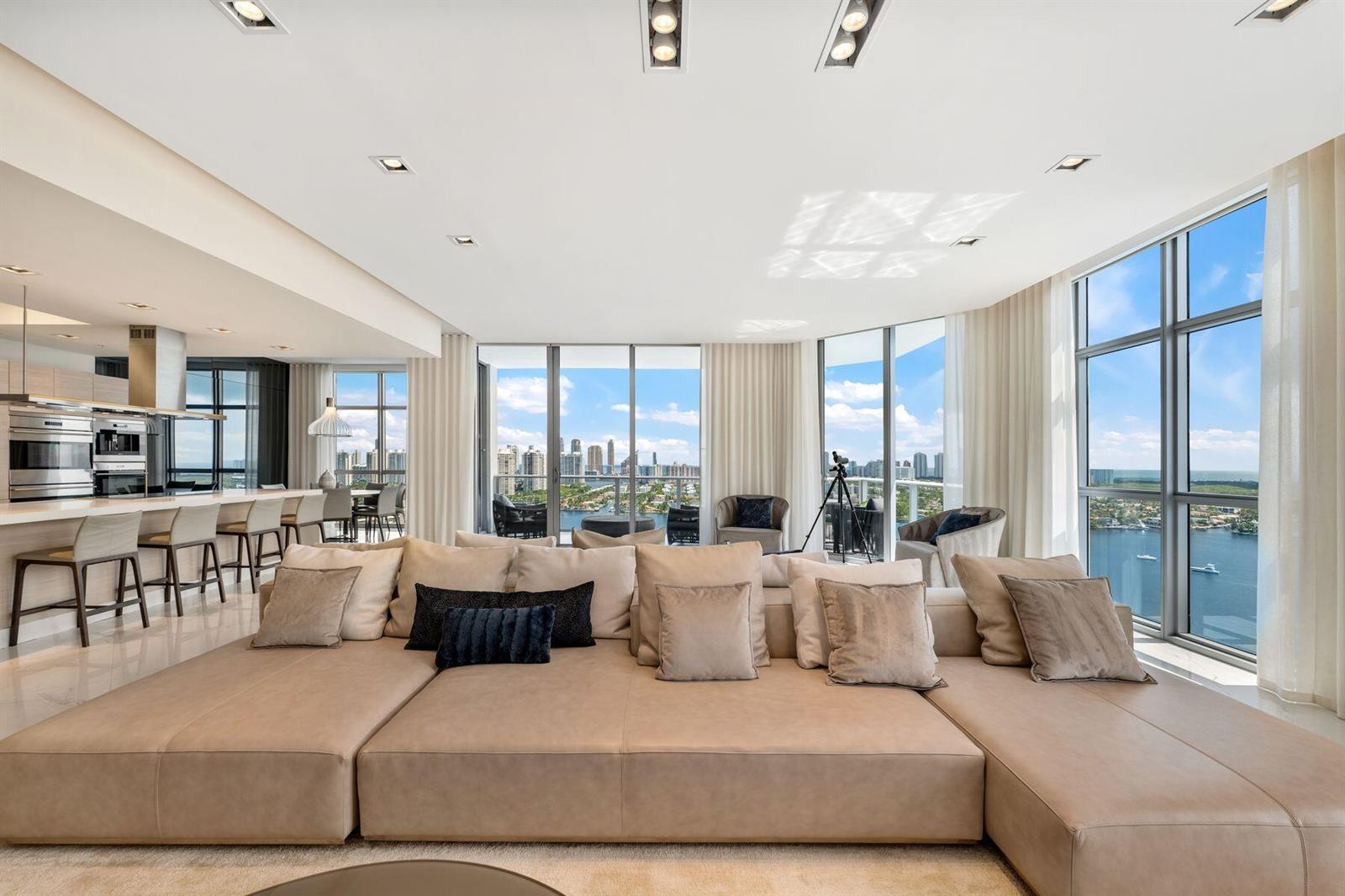 Photo of 17301 Biscayne  #Ph-7, North Miami Beach, Florida, 33160 - 17301 Biscayne Blvd_1oakstudios_06