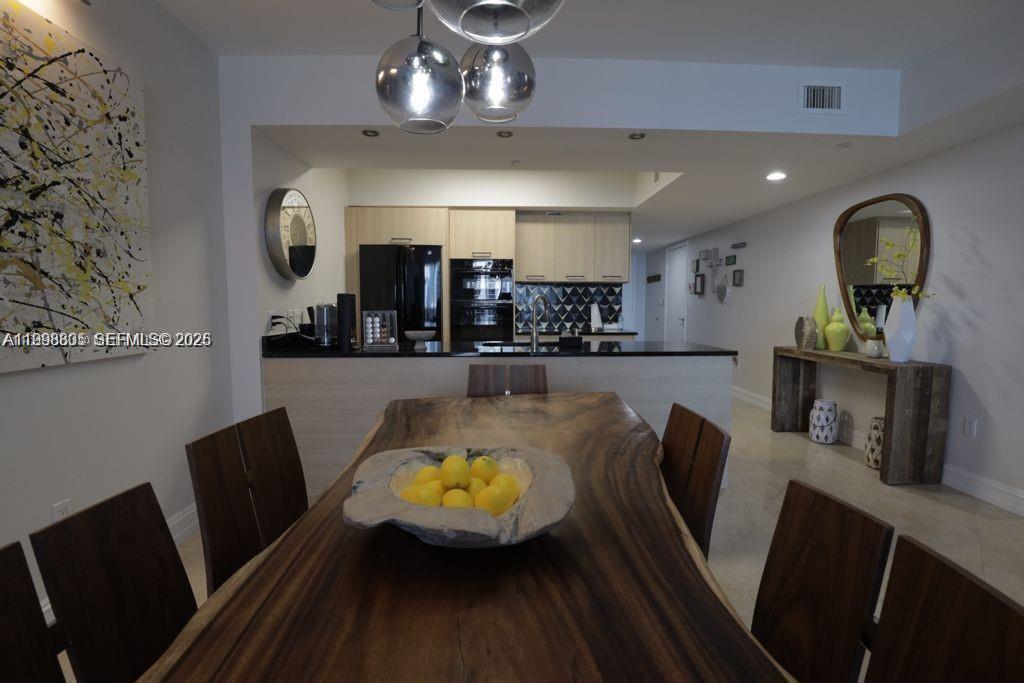 See details 2011 2 / 2 1554 sq. ft. $ 2026-05-12 0 Photo