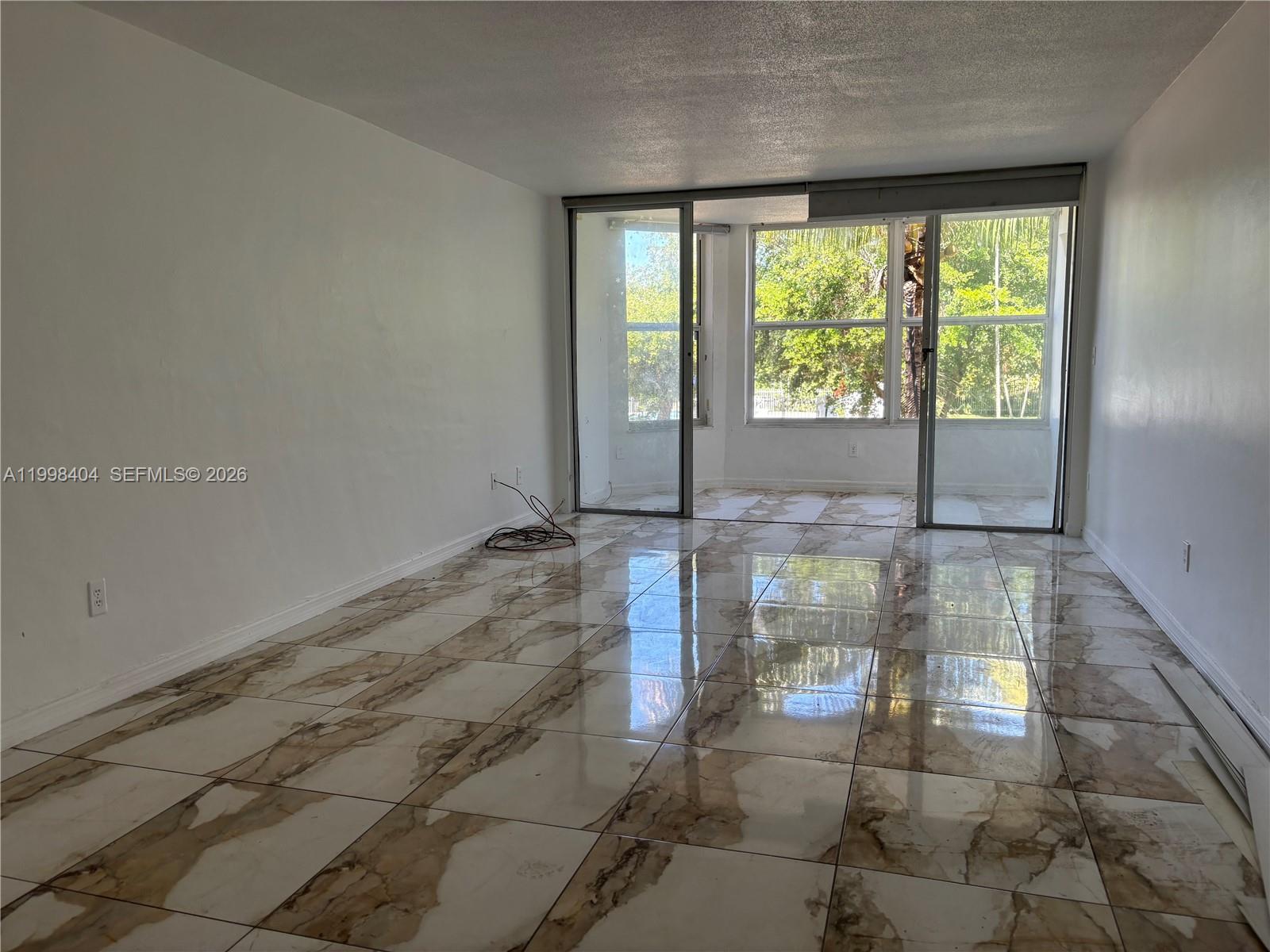 Ver detalles C211 1 / 2 898 sq. ft. $ 2026-05-04 0 foto