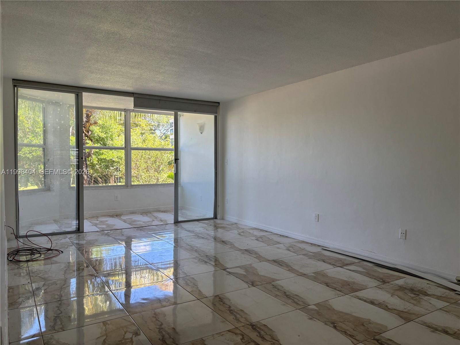 Ver detalles C211 1 / 2 898 sq. ft. $ 2026-05-04 0 foto