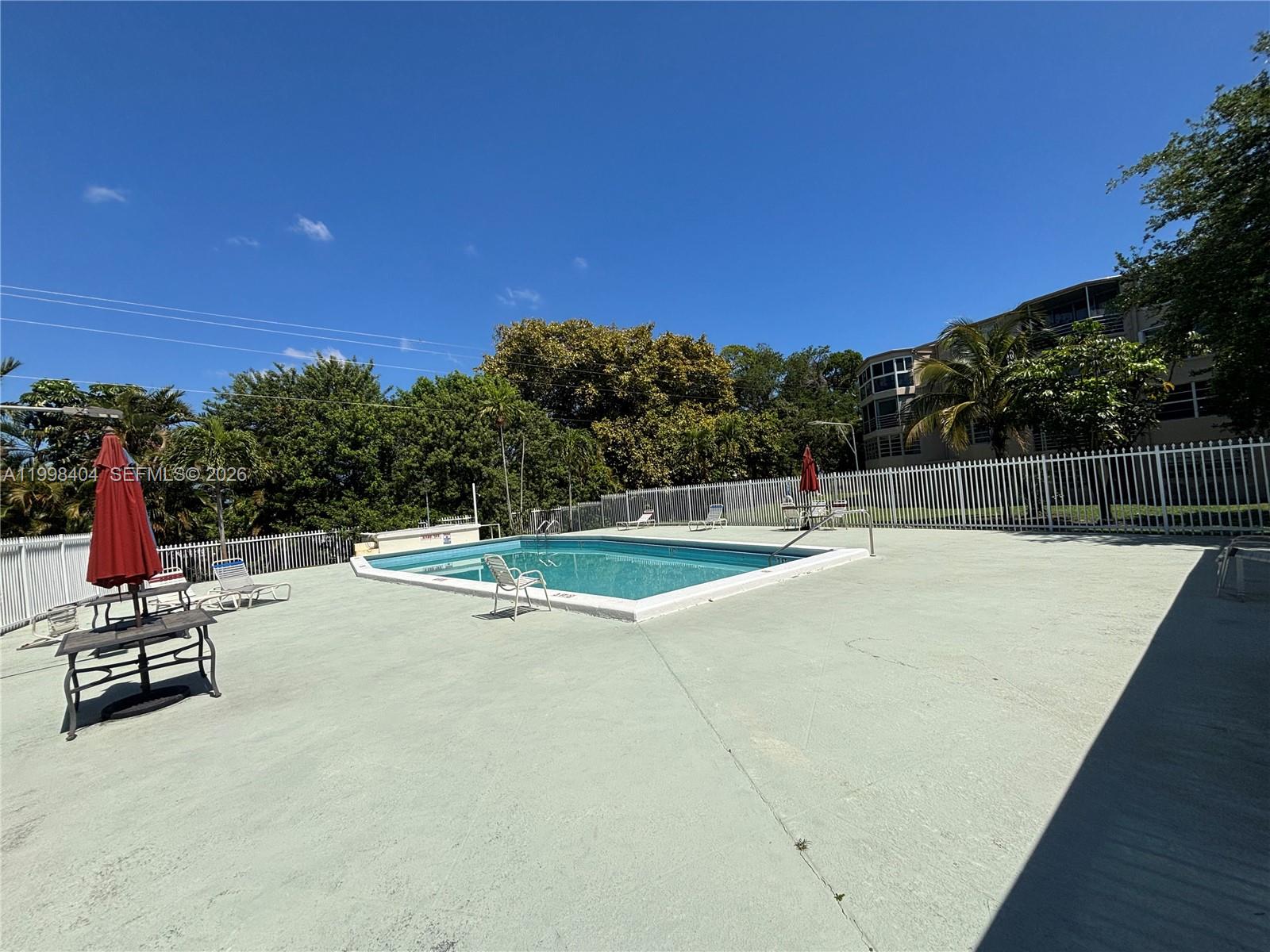 Ver detalles C211 1 / 2 898 sq. ft. $ 2026-05-04 0 foto