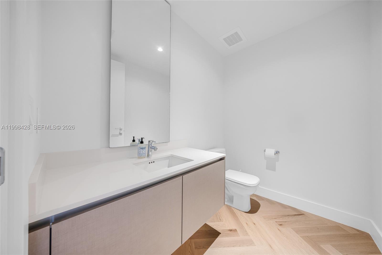 Photo of 3300 188th St  #812, Aventura, Florida, 33180 - 