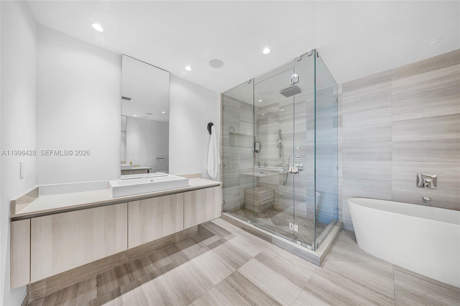 Photo of 3300 188th St  #812, Aventura, Florida, 33180 - 