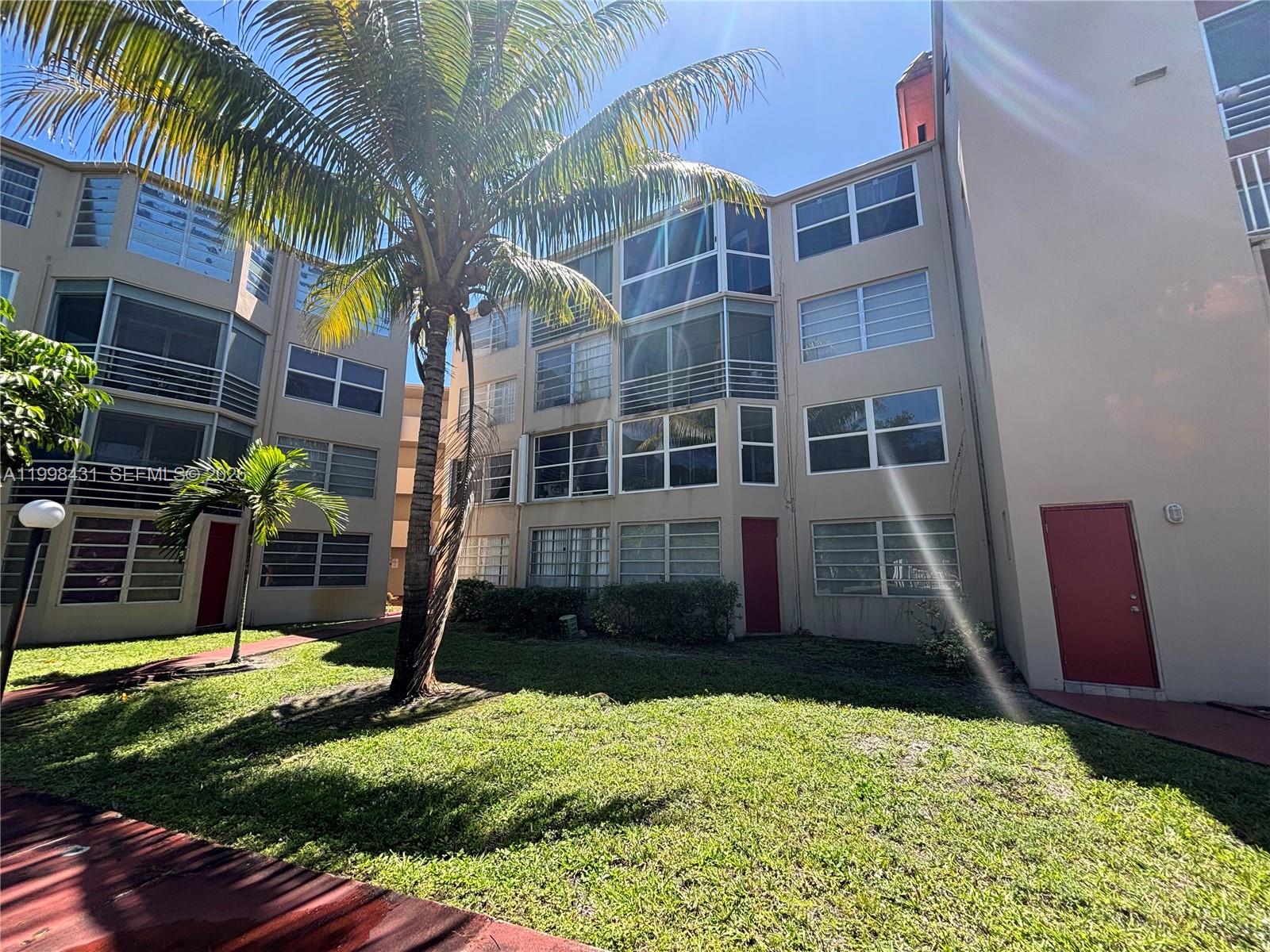 Ver detalles C211 1 / 2 898 sq. ft. $ 2026-04-10 0 foto