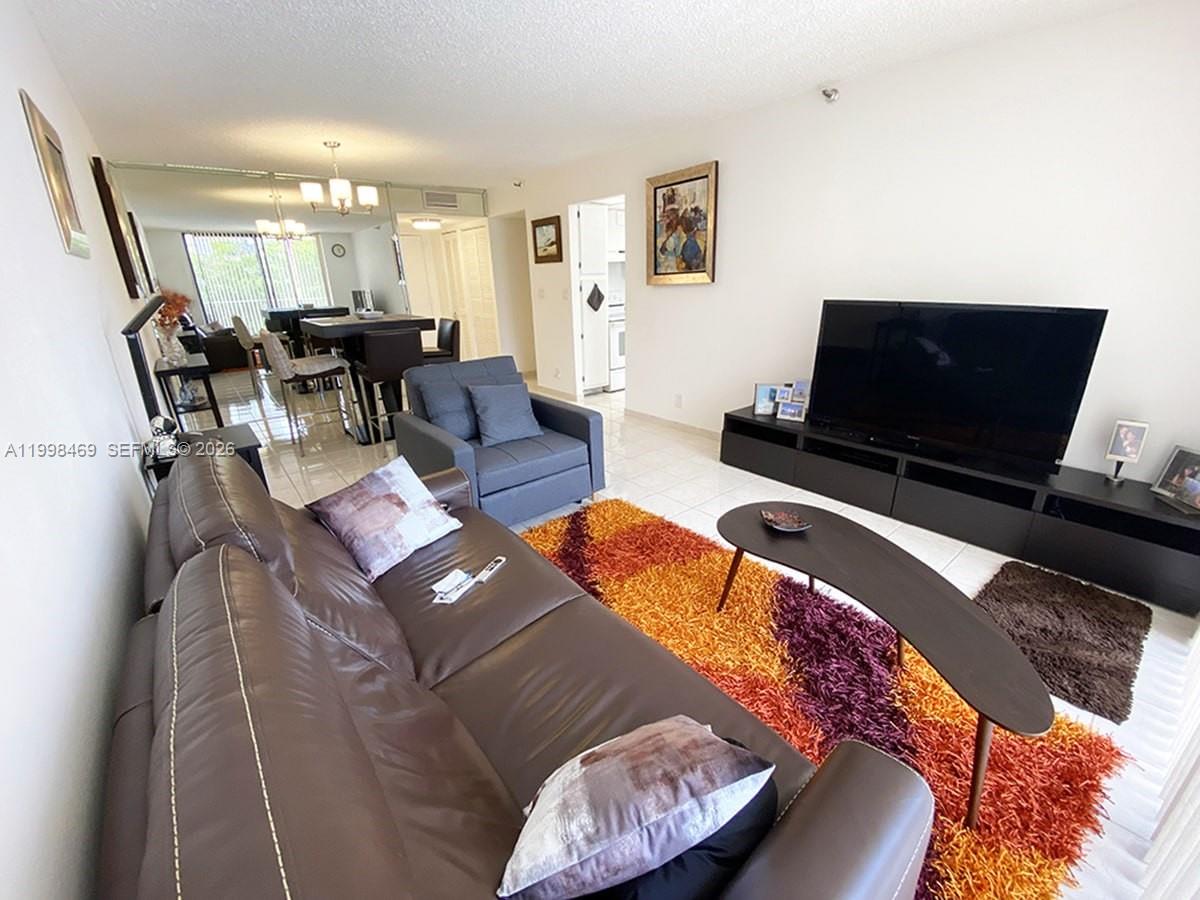 See details 414 1 / 2 896 sq. ft. $ 2026-05-01 0 Photo