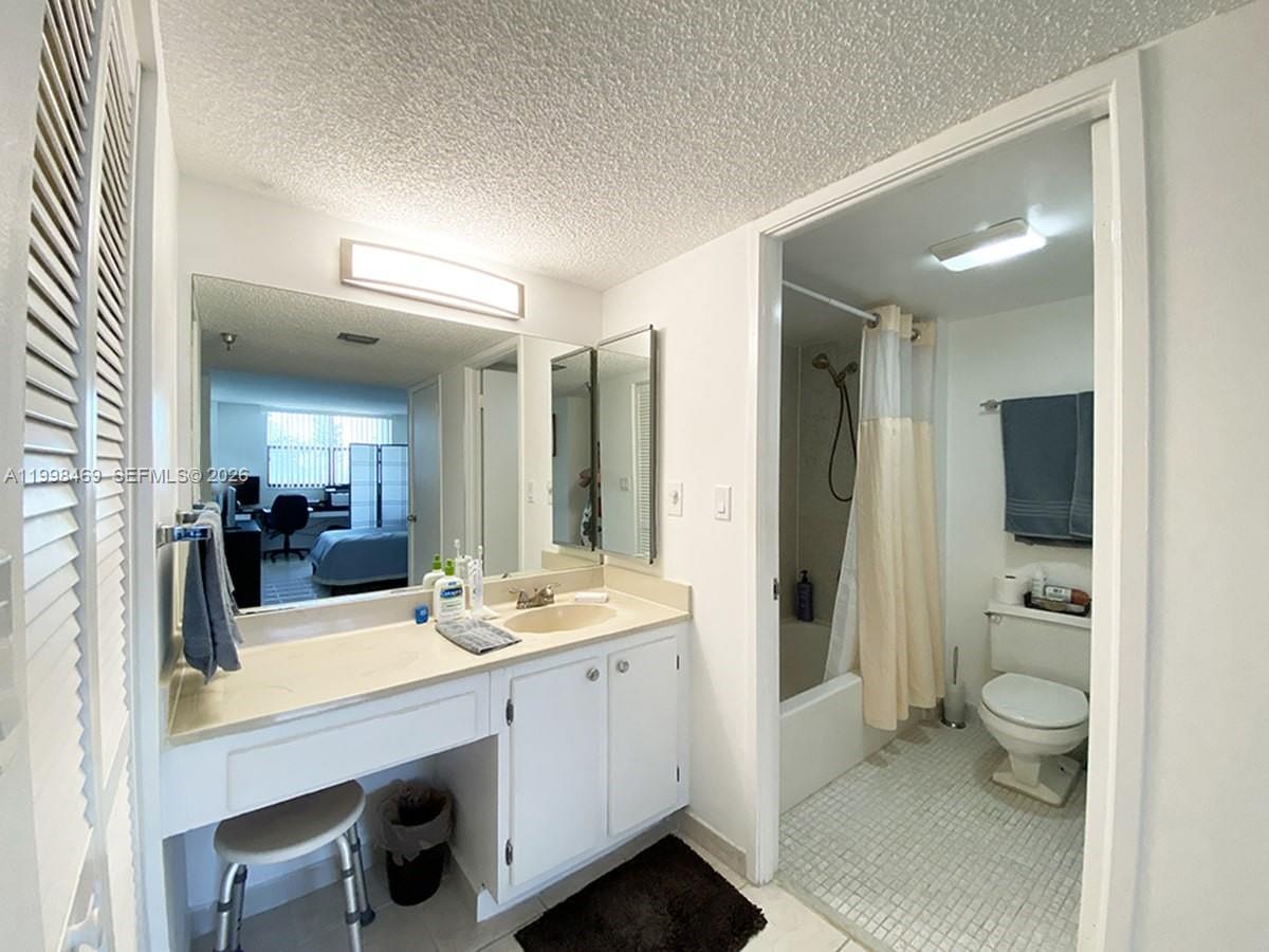 See details 414 1 / 2 896 sq. ft. $ 2026-05-01 0 Photo