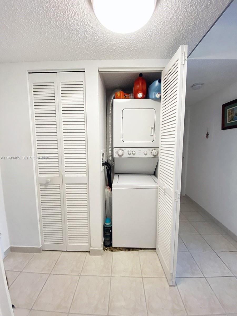 See details 414 1 / 2 896 sq. ft. $ 2026-05-01 0 Photo