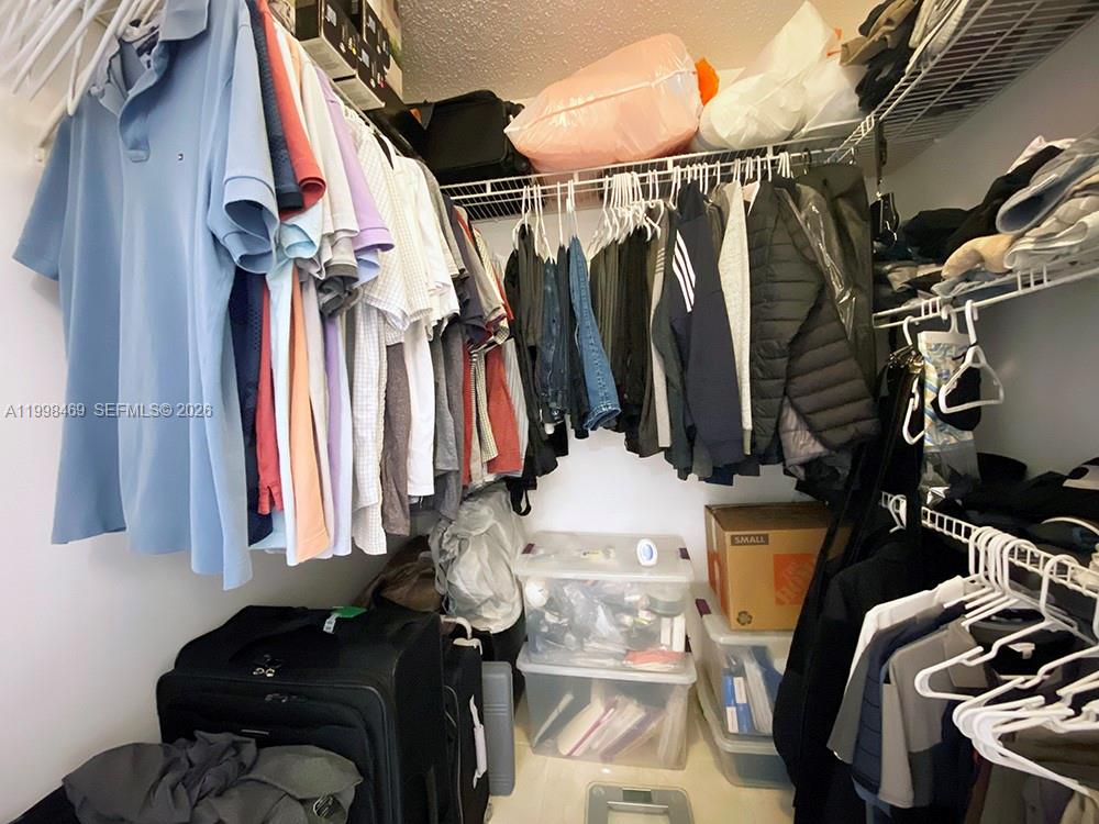 See details 414 1 / 2 896 sq. ft. $ 2026-05-01 0 Photo