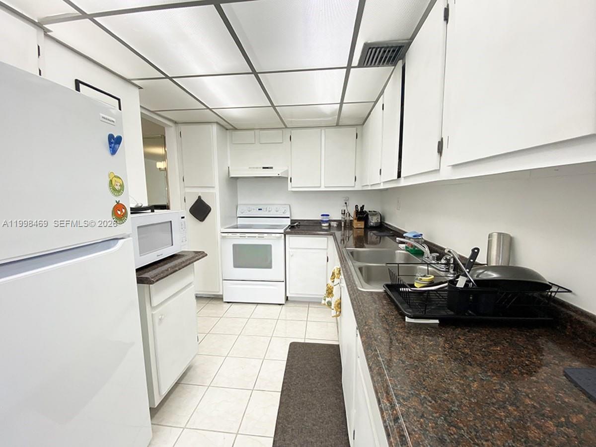 See details 414 1 / 2 896 sq. ft. $ 2026-05-01 0 Photo
