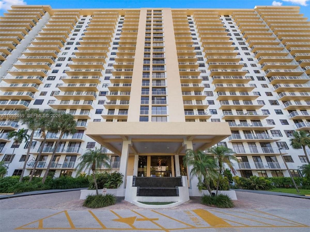 See details 414 1 / 2 896 sq. ft. $ 2026-05-01 0 Photo