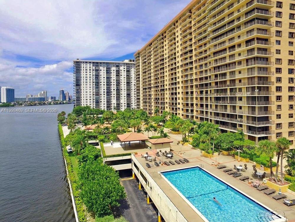 See details 414 1 / 2 896 sq. ft. $ 2026-05-01 0 Photo