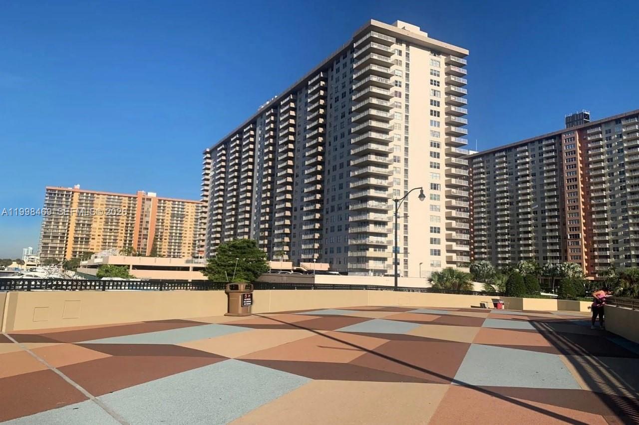 See details 414 1 / 2 896 sq. ft. $ 2026-05-01 0 Photo